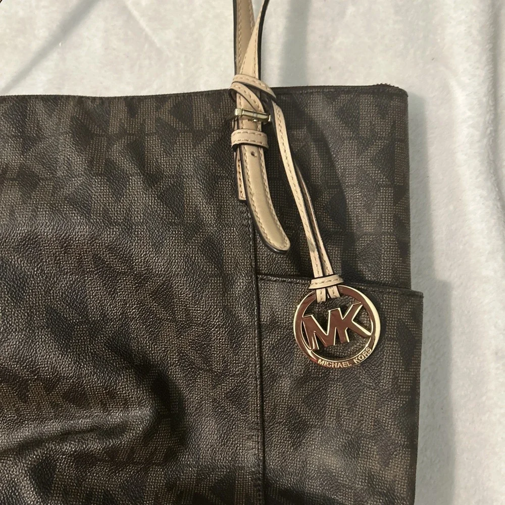 Pre Owned  Michael Kors signature Jet Set East West Top Zip Tote‎